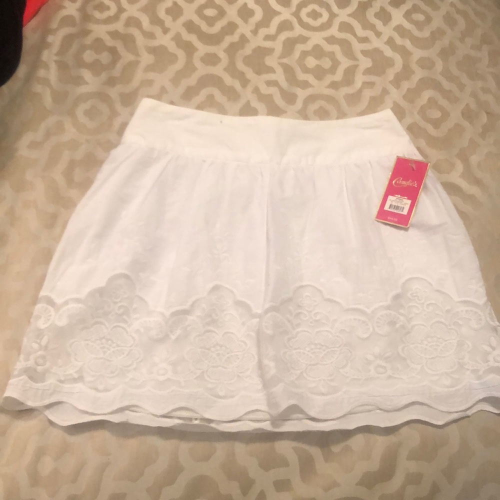 White laced skirt